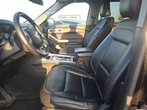 Certified 2023 Ford Explorer XLT w/ Equipment Group 202A AWD/4WD image 5