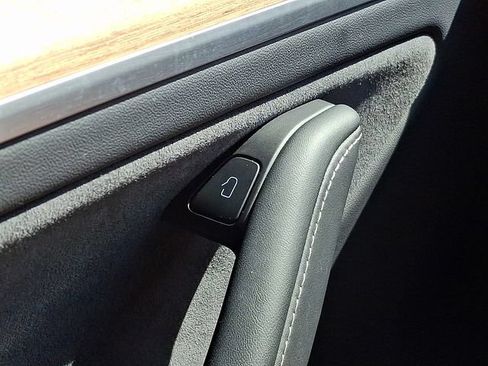 Used 2023 Tesla Model Y Long Range AWD/4WD image 26