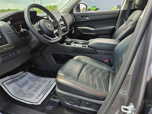 Certified 2025 Nissan Pathfinder Platinum w/ Cargo Package AWD/4WD image 7