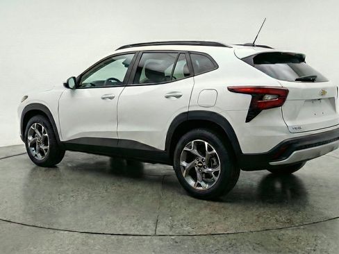 Used 2025 Chevrolet Trax LT FWD image 6