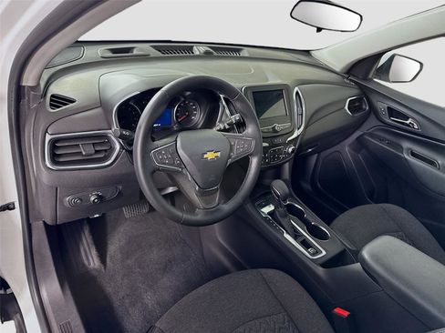 Used 2024 Chevrolet Equinox LT image 3