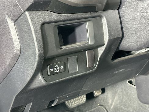 Used 2017 Toyota Tacoma SR5 w/ Tow Package image 16