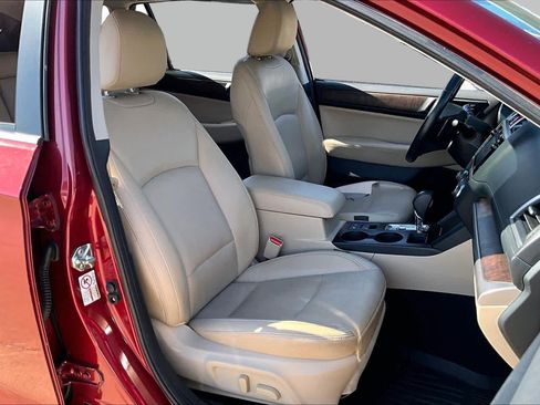 Used 2016 Subaru Outback 2.5i Limited AWD/4WD image 9