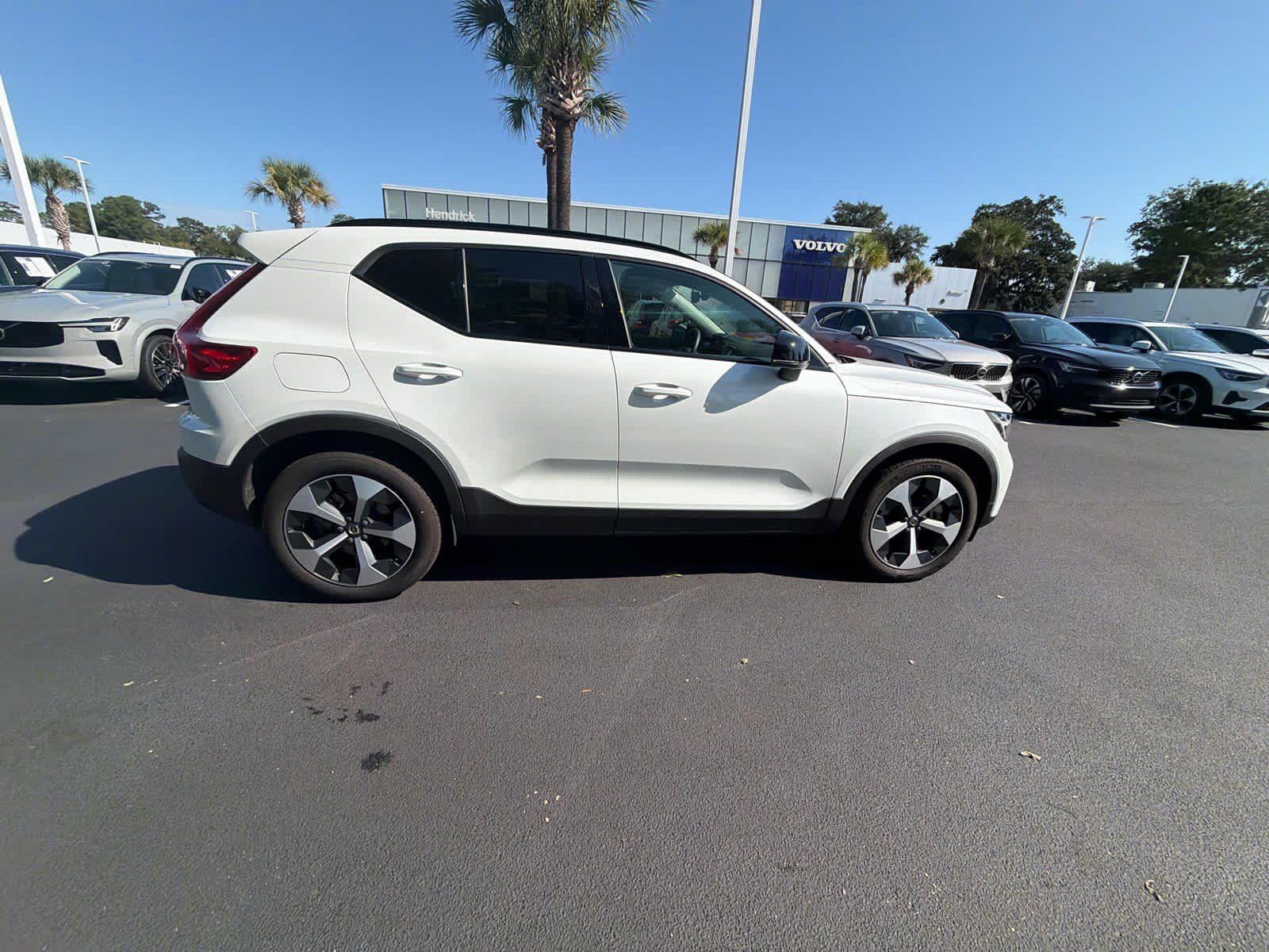 Certified 2025 Volvo XC40 B5 Plus AWD/4WD image 16