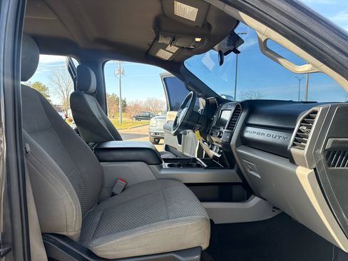 Used 2019 Ford F250 XLT w/ XLT Premium Package image 40
