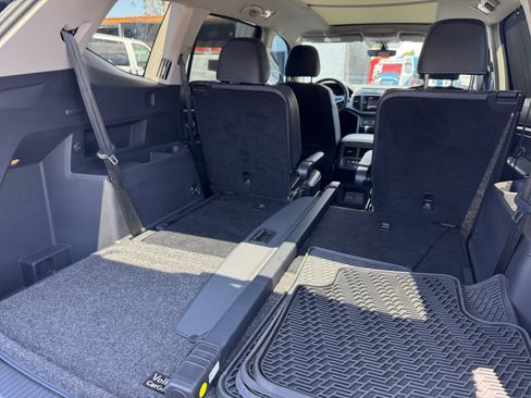 Used 2021 Volkswagen Atlas SE w/ Panoramic Sunroof Package AWD/4WD image 16