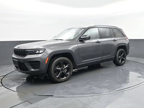 Used 2023 Jeep Grand Cherokee Altitude AWD/4WD image 1