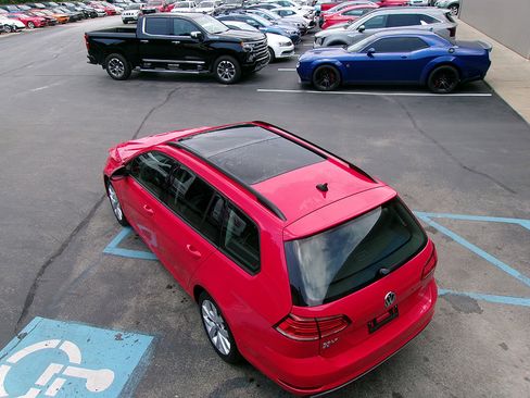 Used 2019 Volkswagen Golf S image 8