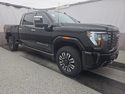 Used 2024 GMC Sierra 2500 Denali Ultimate AWD/4WD image 3