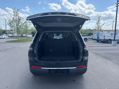 Used 2022 Jeep Grand Cherokee L Limited image 11