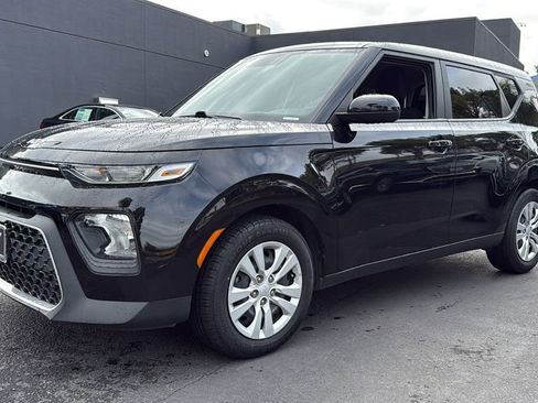 Used 2022 Kia Soul LX image 7