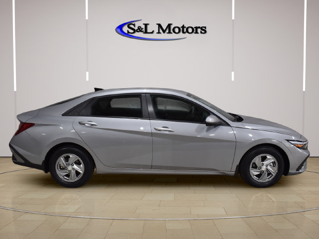 Used 2026 Hyundai Elantra SE FWD image 9