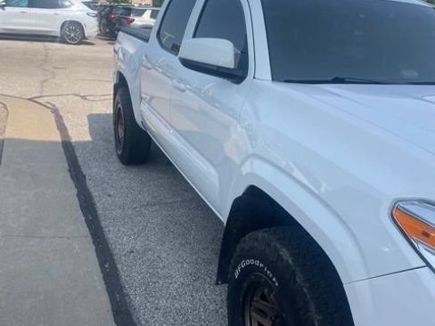 Used 2023 Toyota Tacoma SR AWD/4WD image 7