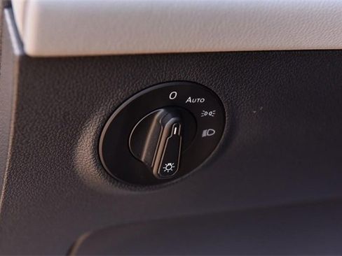 Used 2024 Volkswagen Taos SEL image 11