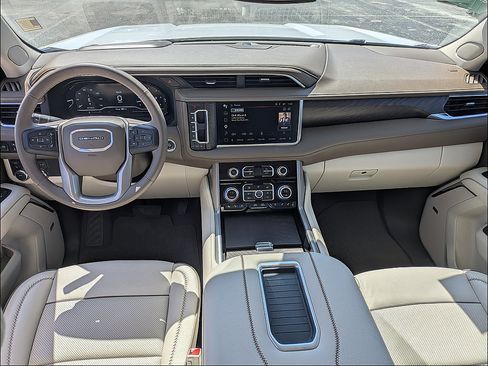 Used 2024 GMC Yukon XL Denali AWD/4WD image 16