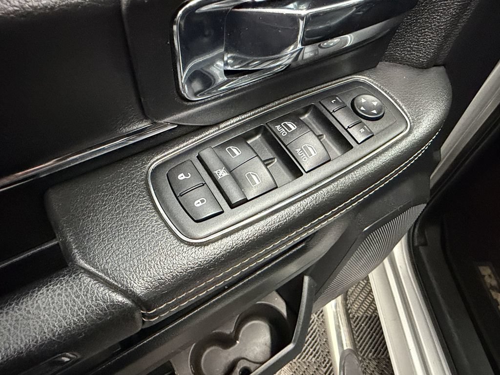 Used 2014 RAM 3500 Laramie w/ Convenience Group AWD/4WD image 28