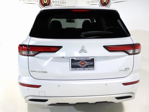 Used 2024 Mitsubishi Outlander 4WD Plug-In Hybrid image 31