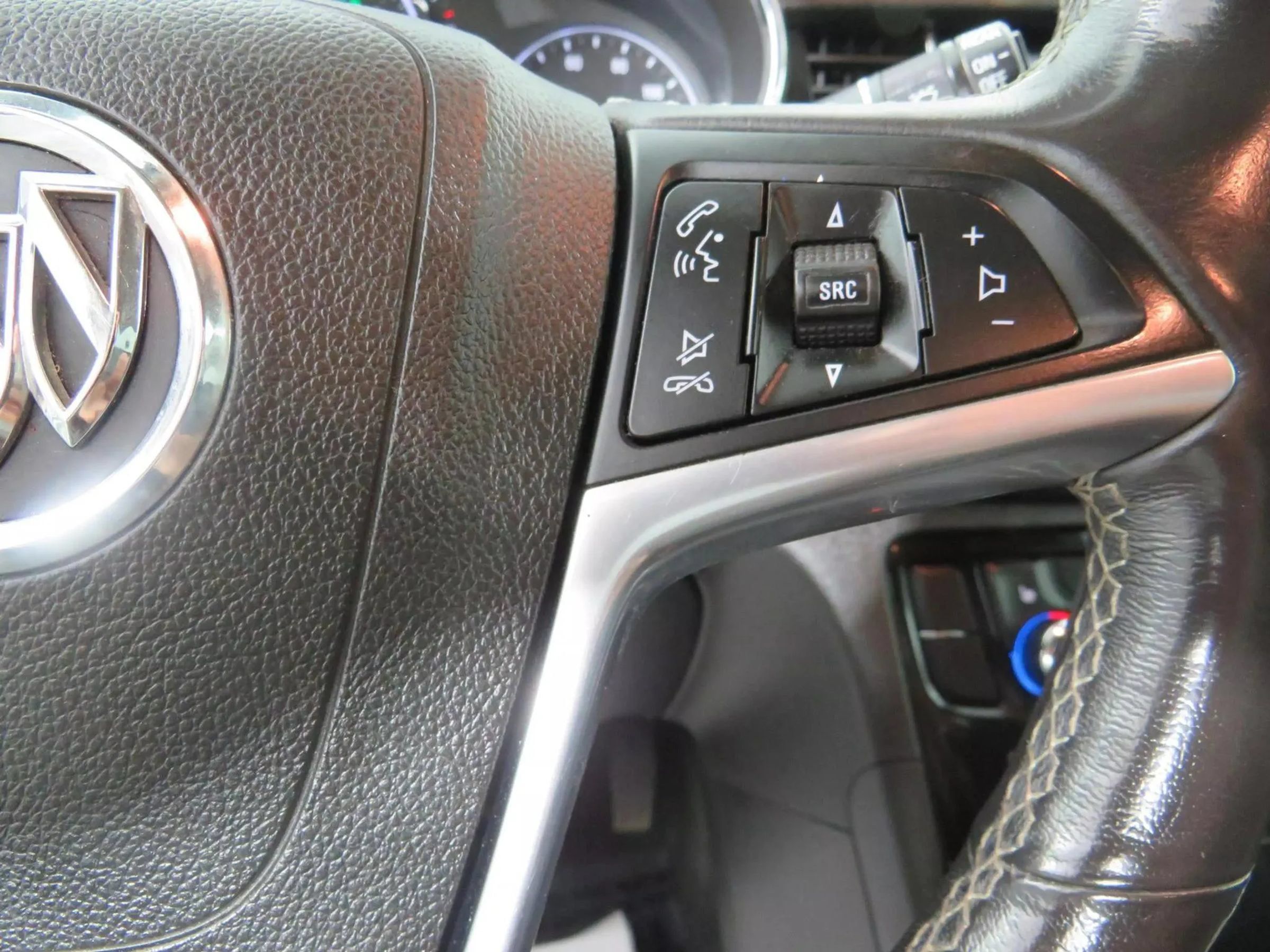 Used 2020 Buick Encore Essence AWD/4WD image 17