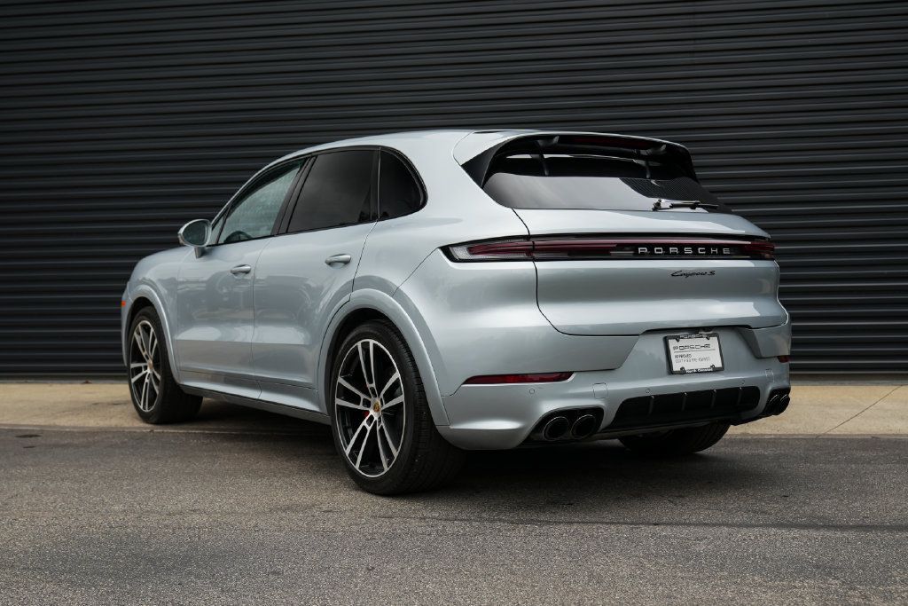 Certified 2024 Porsche Cayenne S AWD/4WD image 3