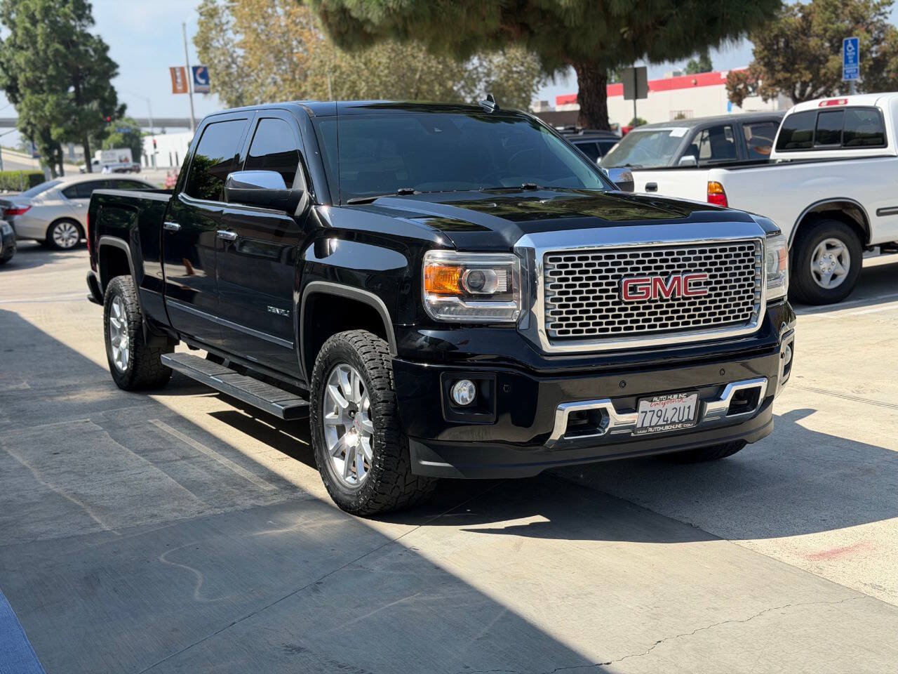 Used 2015 GMC Sierra 1500 Denali w/ Driver Alert Package RWD image 4