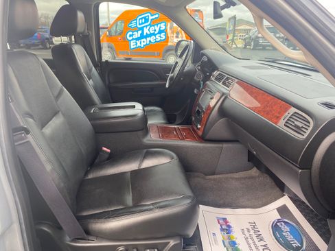 Used 2013 Chevrolet Avalanche LTZ image 15