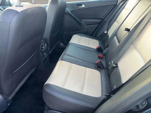 Used 2017 Volkswagen Tiguan S image 8