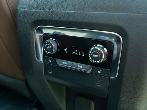 Used 2026 Chevrolet Suburban High Country AWD/4WD image 29