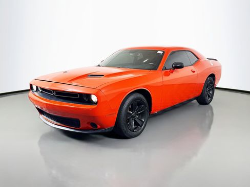 Used 2020 Dodge Challenger SXT image 4