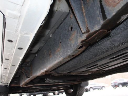 Used 2018 Nissan Titan SV image 42