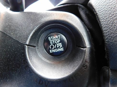 Used 2017 Jeep Renegade Sport w/ Power & Air Group image 16