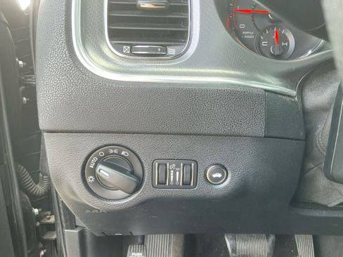 Used 2014 Dodge Charger SE image 18