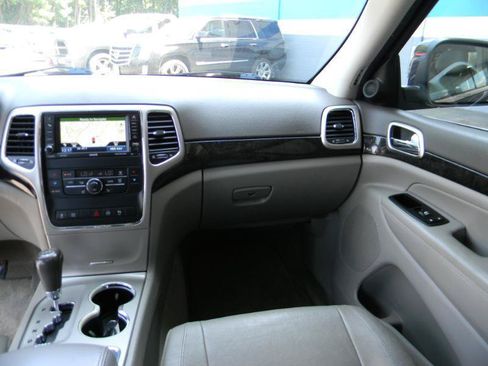 Used 2012 Jeep Grand Cherokee Laredo AWD/4WD image 18
