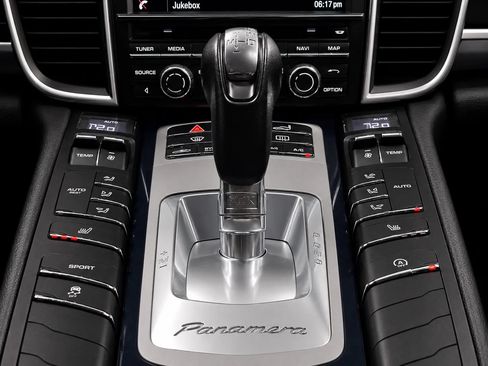 Used 2015 Porsche Panamera image 39