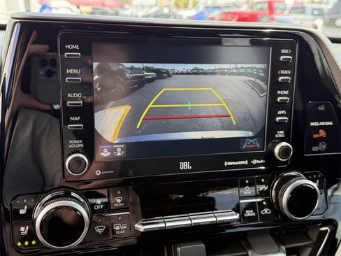 Used 2020 Toyota Highlander Limited image 23