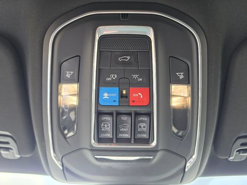 Used 2023 Jeep Wagoneer Series III w/ Premium Group I AWD/4WD image 28