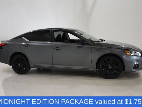 Used 2022 Nissan Altima 2.5 SR w/ Midnight Edition Package AWD/4WD image 3