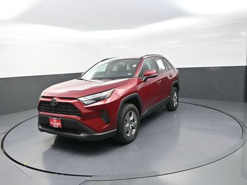 Used 2025 Toyota RAV4 XLE AWD/4WD image 32