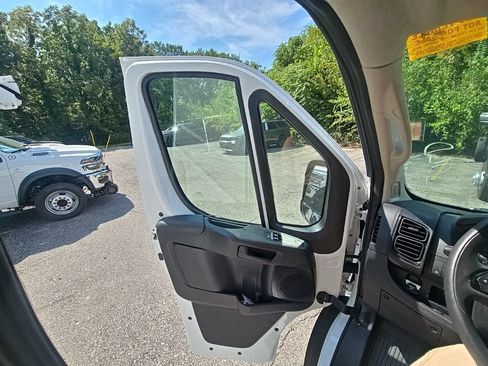 Used 2025 RAM ProMaster 2500 w/ U-Haul Equipment Group FWD image 19