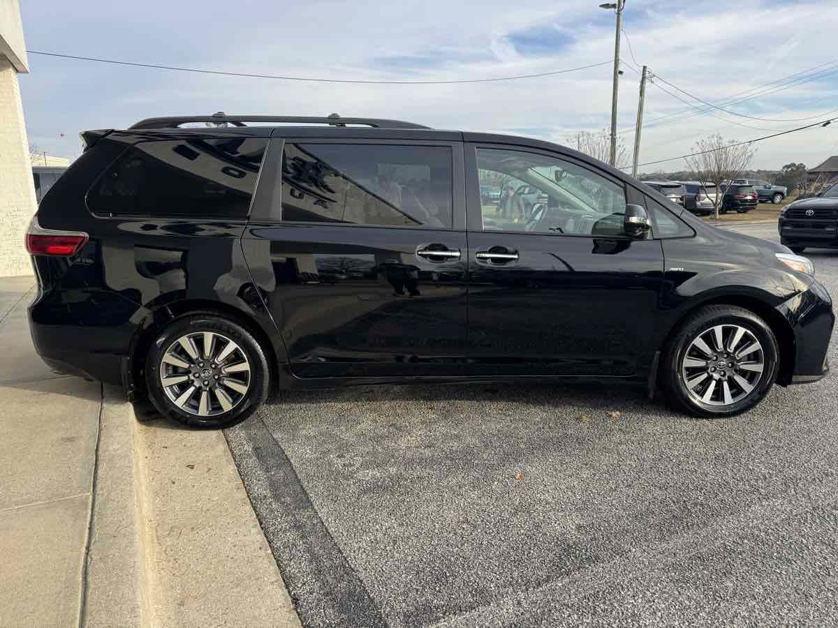 Used 2020 Toyota Sienna Limited Premium w/ Carpet Mat Package AWD/4WD image 41