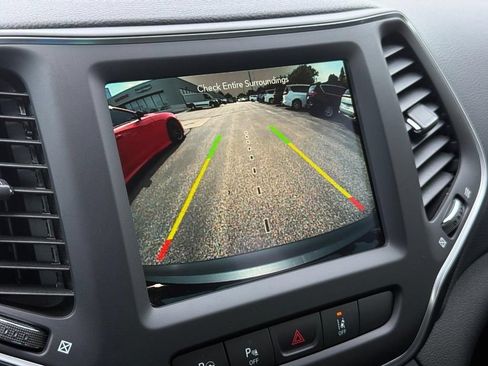 Used 2023 Jeep Cherokee Altitude Lux AWD/4WD image 18