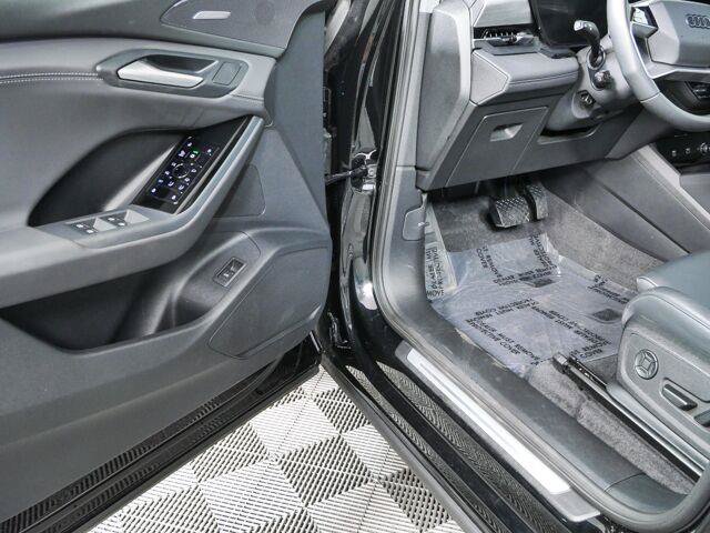 Used 2025 Audi Q6 e-tron Premium Plus AWD/4WD image 6