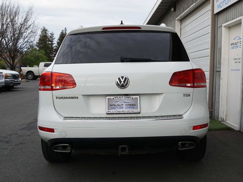 Used 2014 Volkswagen Touareg TDI image 14