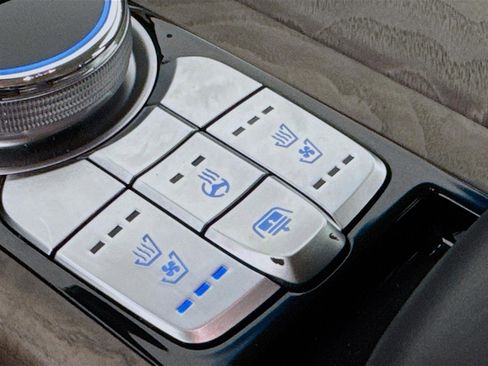 Used 2020 Genesis G90 3.3T Premium image 24