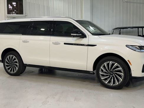 New 2025 Lincoln Navigator Black Label image 3