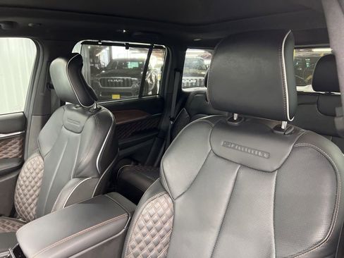 Used 2025 Jeep Grand Cherokee Summit w/ Luxury Tech Group V image 16