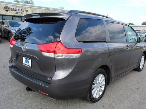 Used 2014 Toyota Sienna XLE AWD/4WD image 7