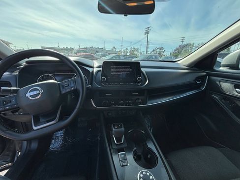 Used 2025 Nissan Rogue SV AWD/4WD image 17