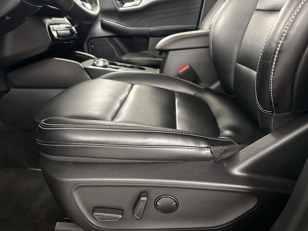 Used 2025 Ford Escape Platinum AWD/4WD image 12
