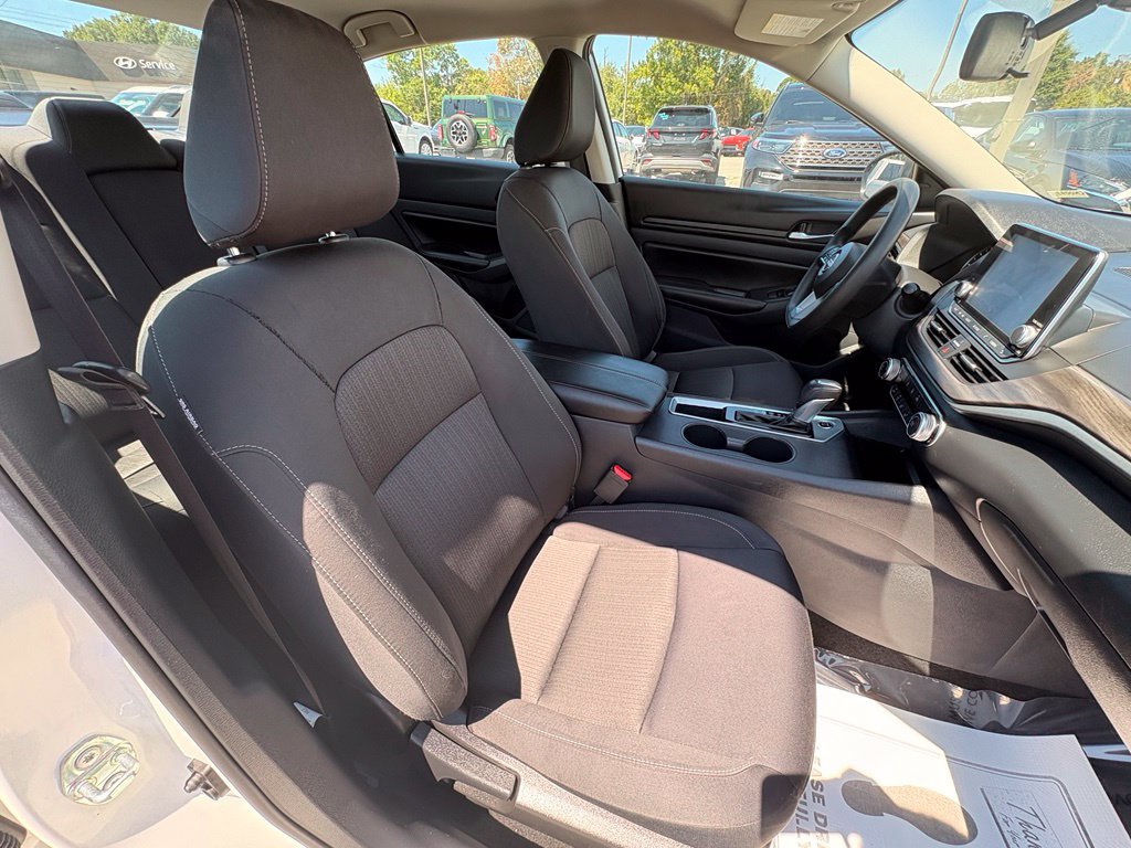Used 2025 Nissan Altima 2.5 SV FWD image 30