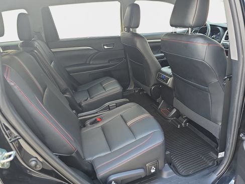 Used 2019 Toyota Highlander SE AWD/4WD image 13
